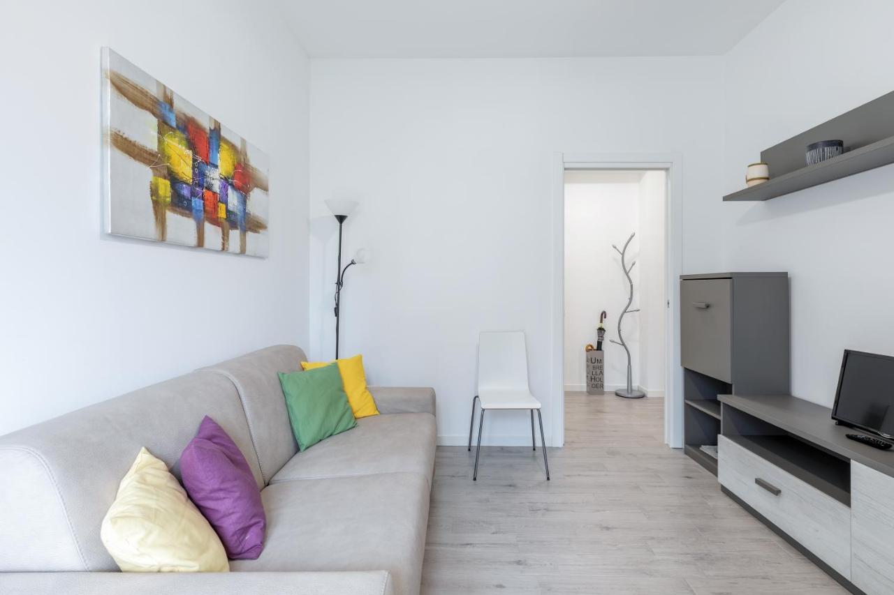 Piazza De Angeli M1 Comfortable Flat With Balcony Milaan Buitenkant foto