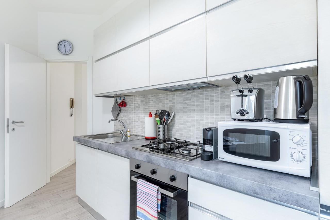Piazza De Angeli M1 Comfortable Flat With Balcony Milaan Buitenkant foto